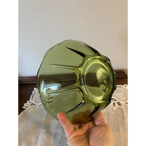 Anchor Hocking Avocado Green Scalloped Bowl, small chip on top edge - Picture 5 of 5